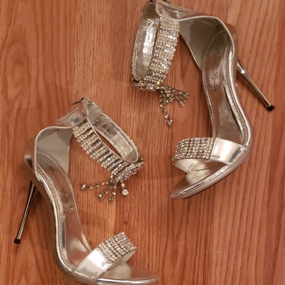 Jewelled  high heels - Picture 1 of 7